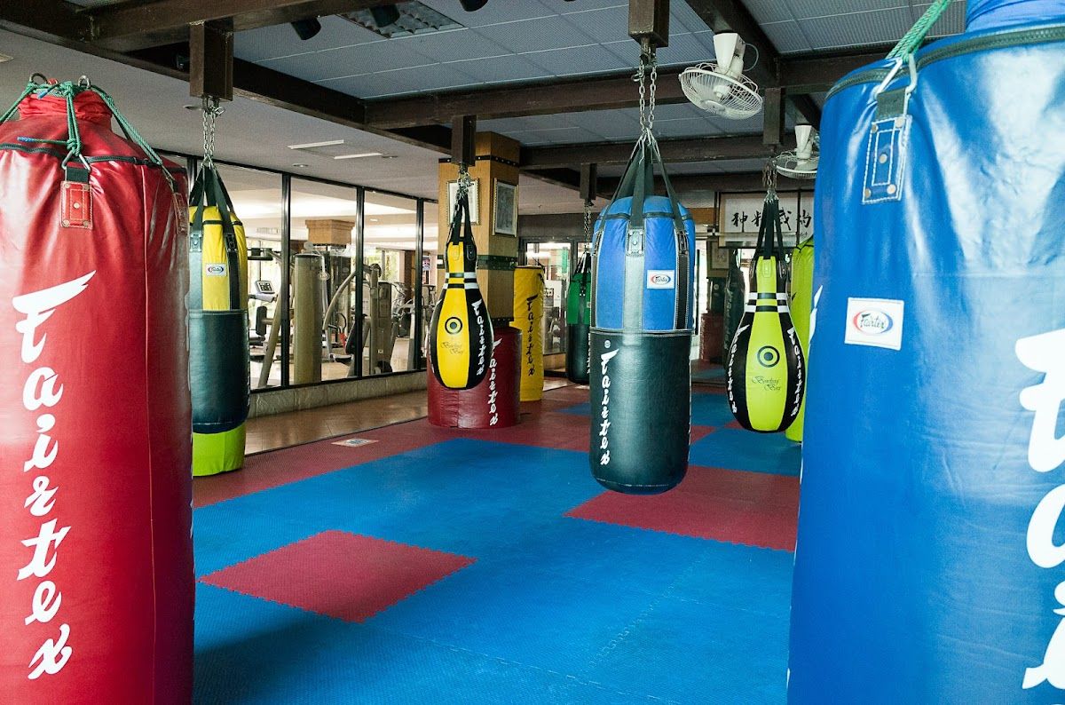 Tourist learning Muay Thai techniques with trainer at Pattaya camp