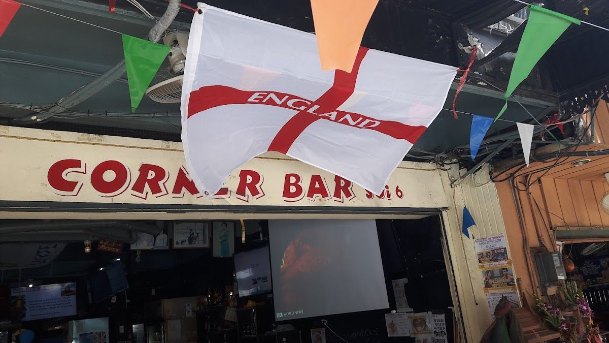 Corner Bar Soi 6 Pattaya — open-fronted sports bar with England flag and colourful pennants on the famous bar street between Beach Road and Second Road