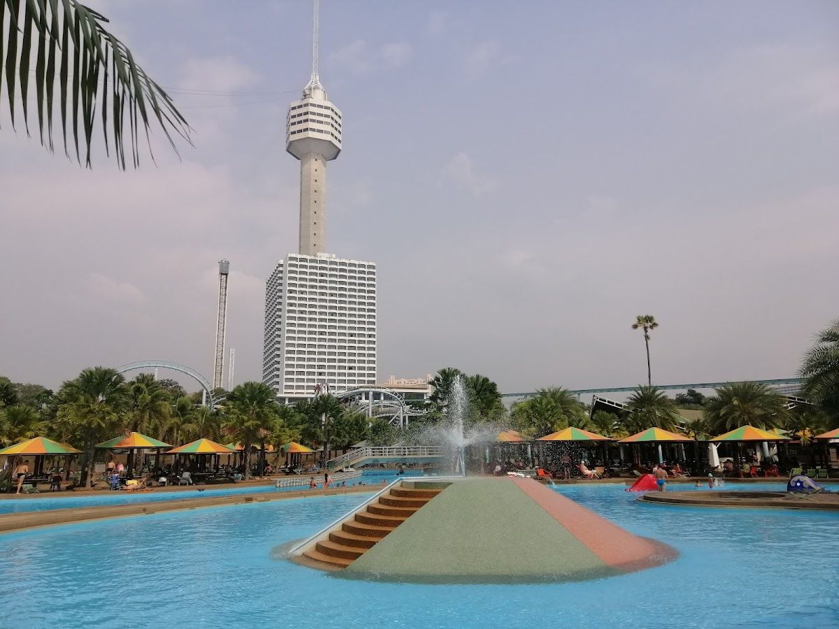 Cartoon Network Amazone Water Park Pattaya — colourful water slides and splash zones for families and kids