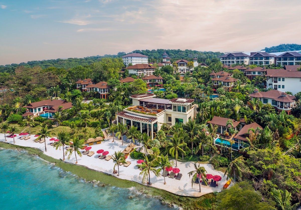 Aerial view of the InterContinental Pattaya Resort on Pratumnak Hill — bungalows set in tropical gardens on a private beach