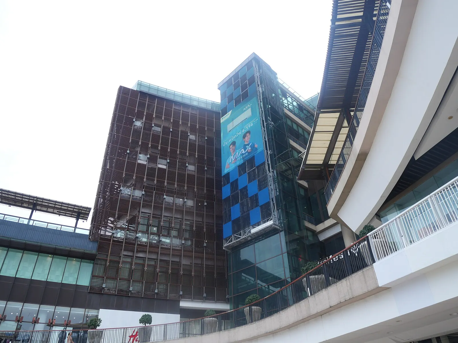 The Beach Road front of CentralFestival Pattaya Beach